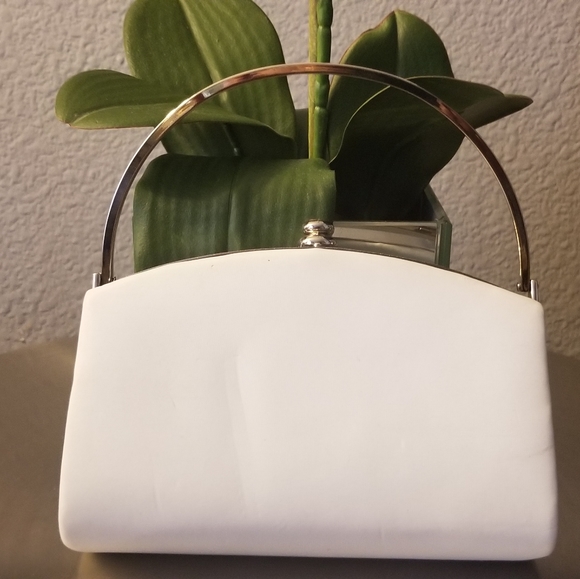 UNKNOWN Handbags - Cute little faux leather wristlet
